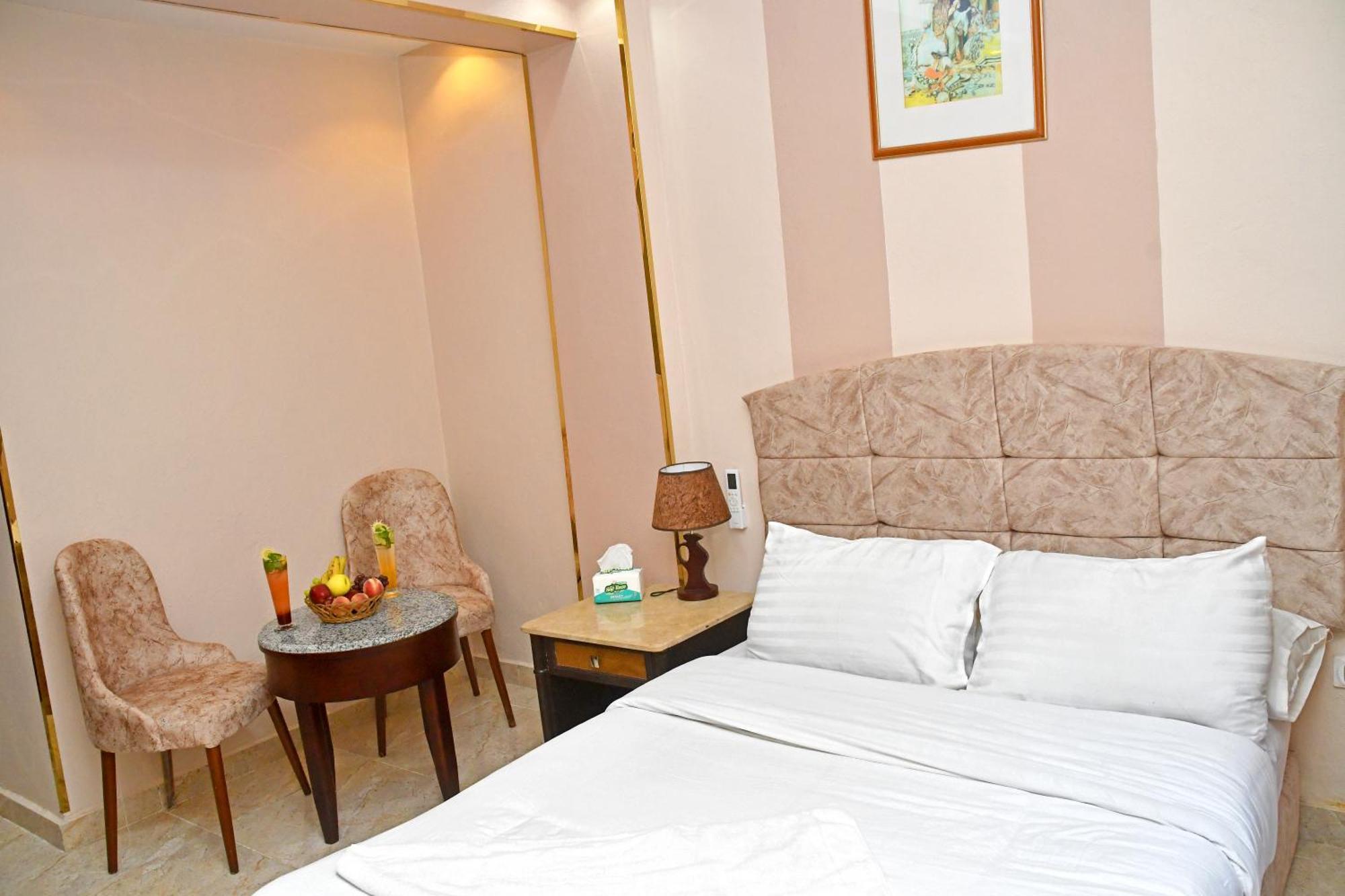 Nun Pyramids Hotel Kafret el-Gabal Rom bilde