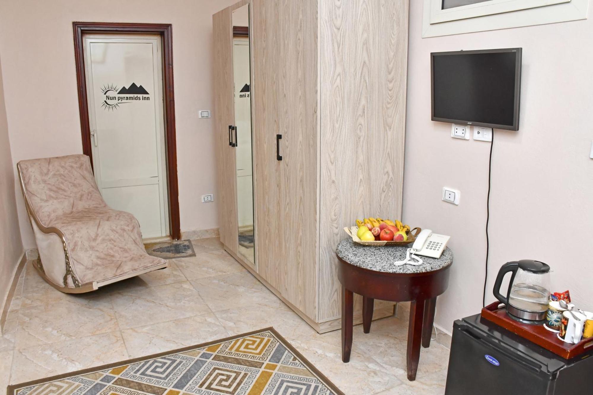 Nun Pyramids Hotel Kafret el-Gabal Rom bilde