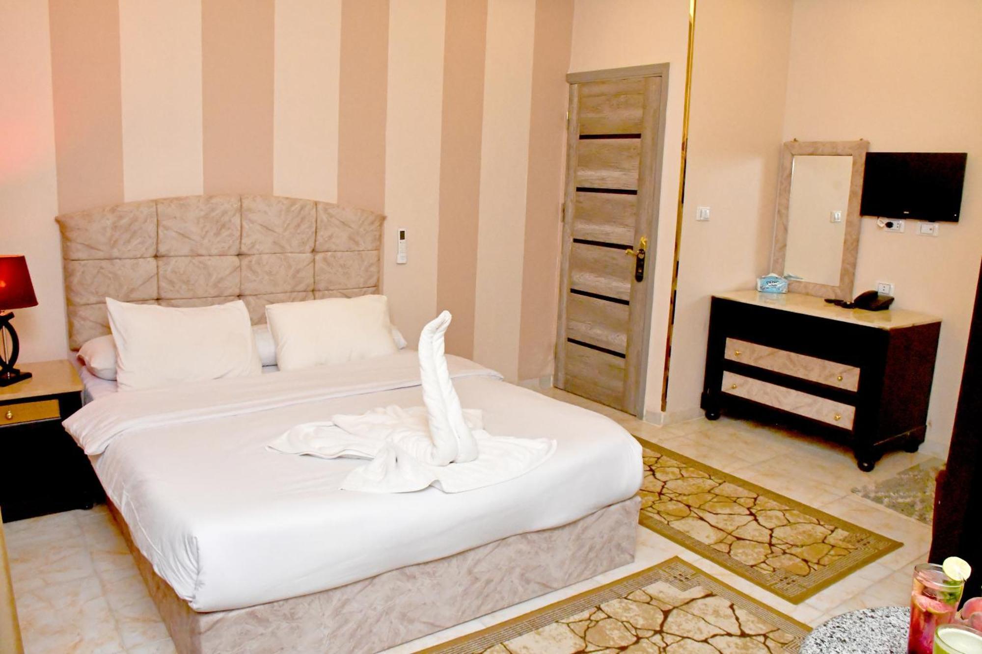Nun Pyramids Hotel Kafret el-Gabal Rom bilde
