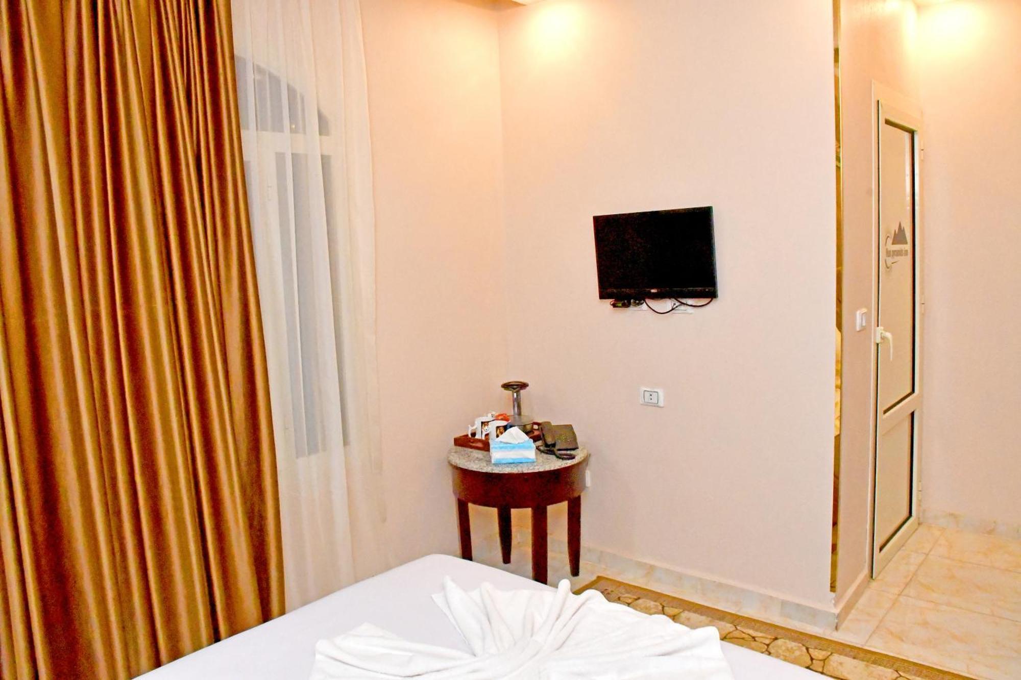 Nun Pyramids Hotel Kafret el-Gabal Rom bilde