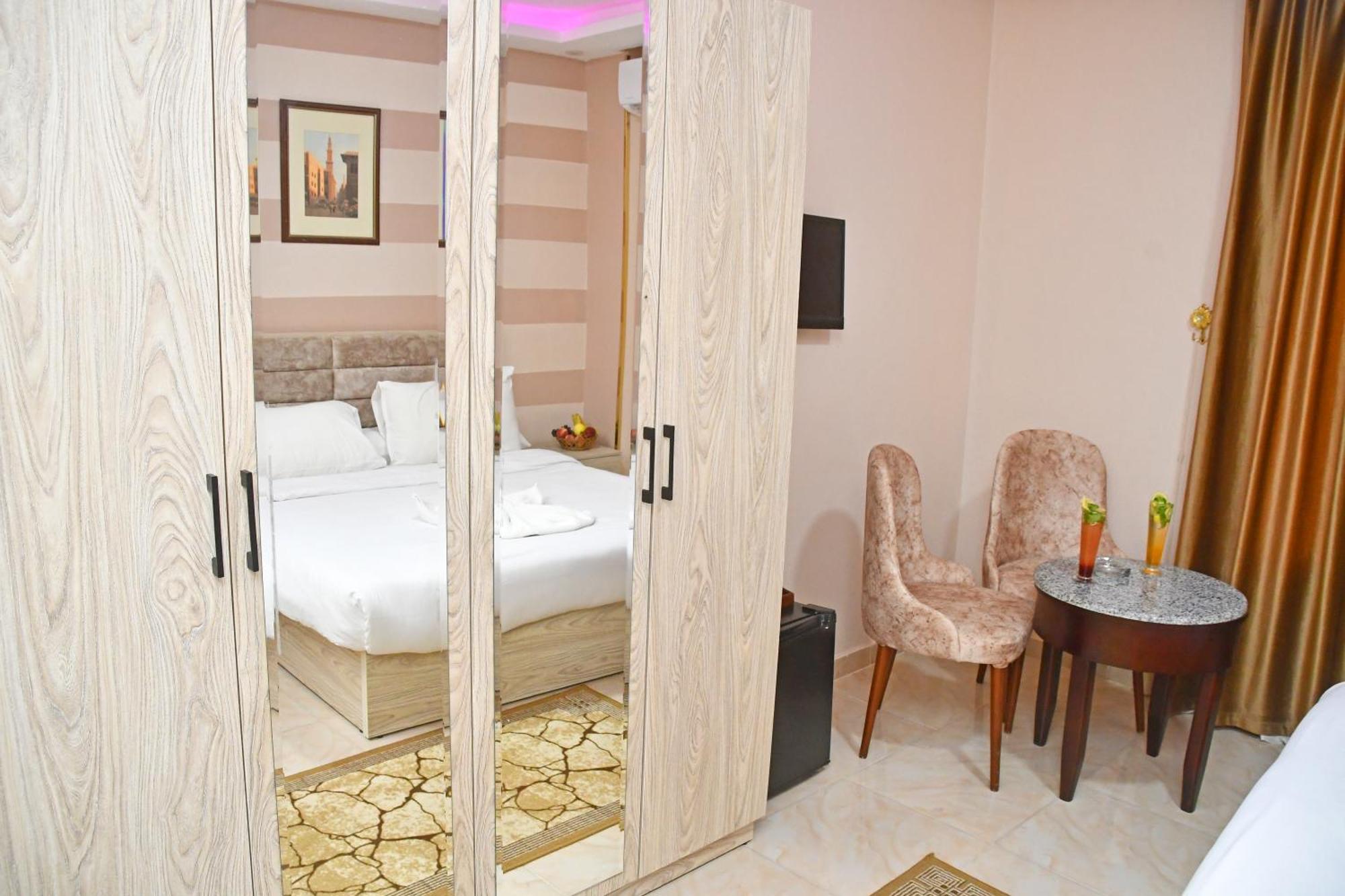 Nun Pyramids Hotel Kafret el-Gabal Rom bilde