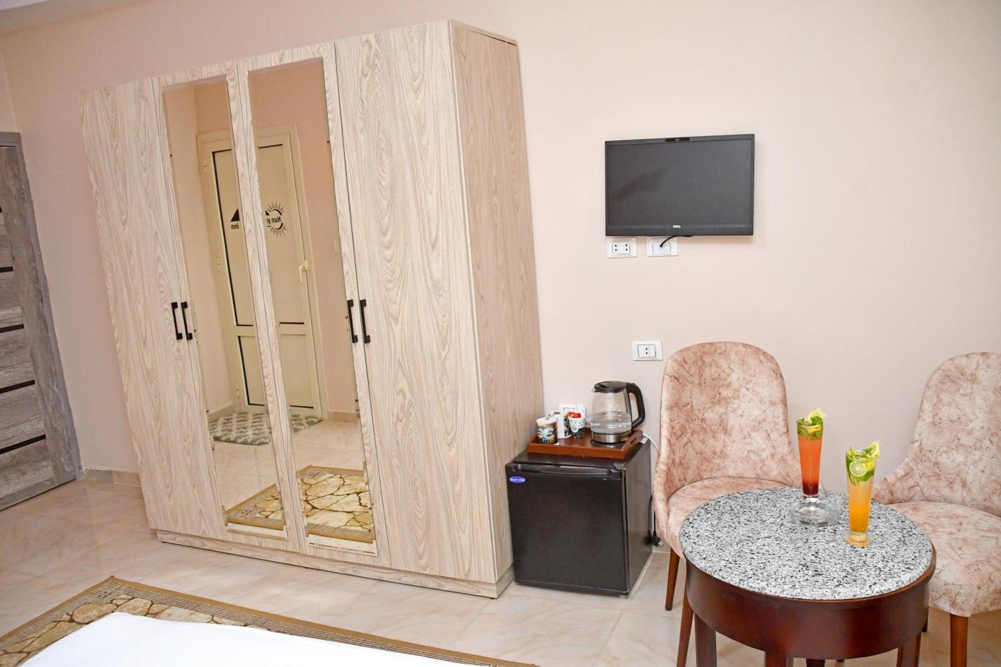 Nun Pyramids Hotel Kafret el-Gabal Rom bilde