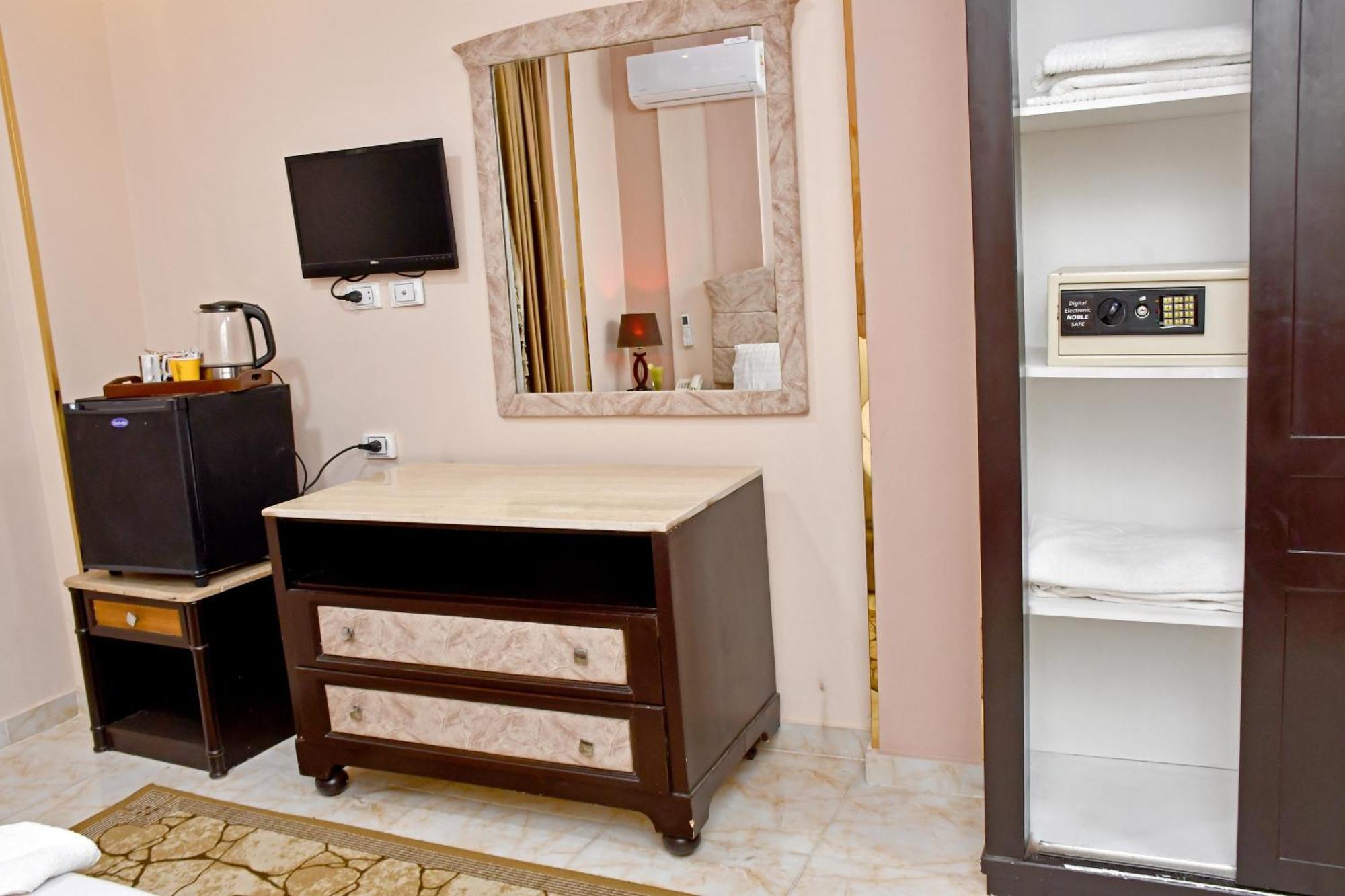 Nun Pyramids Hotel Kafret el-Gabal Rom bilde