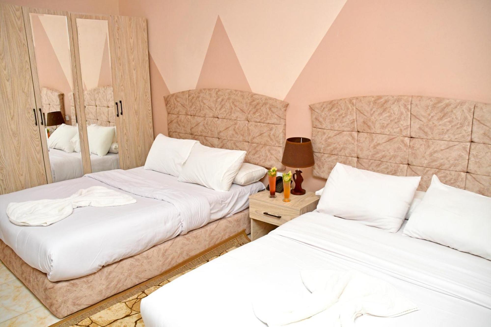 Nun Pyramids Hotel Kafret el-Gabal Rom bilde