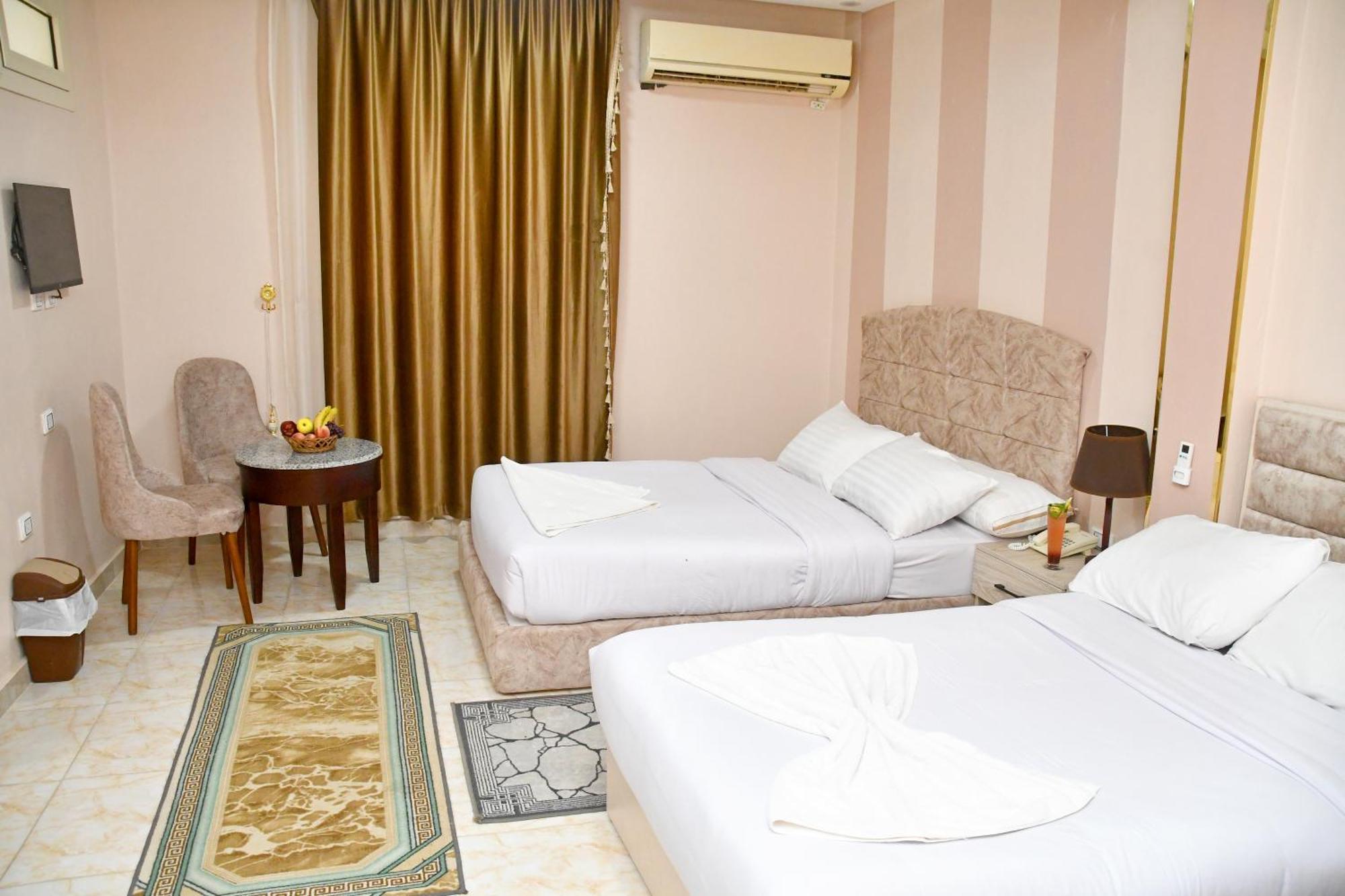 Nun Pyramids Hotel Kafret el-Gabal Rom bilde